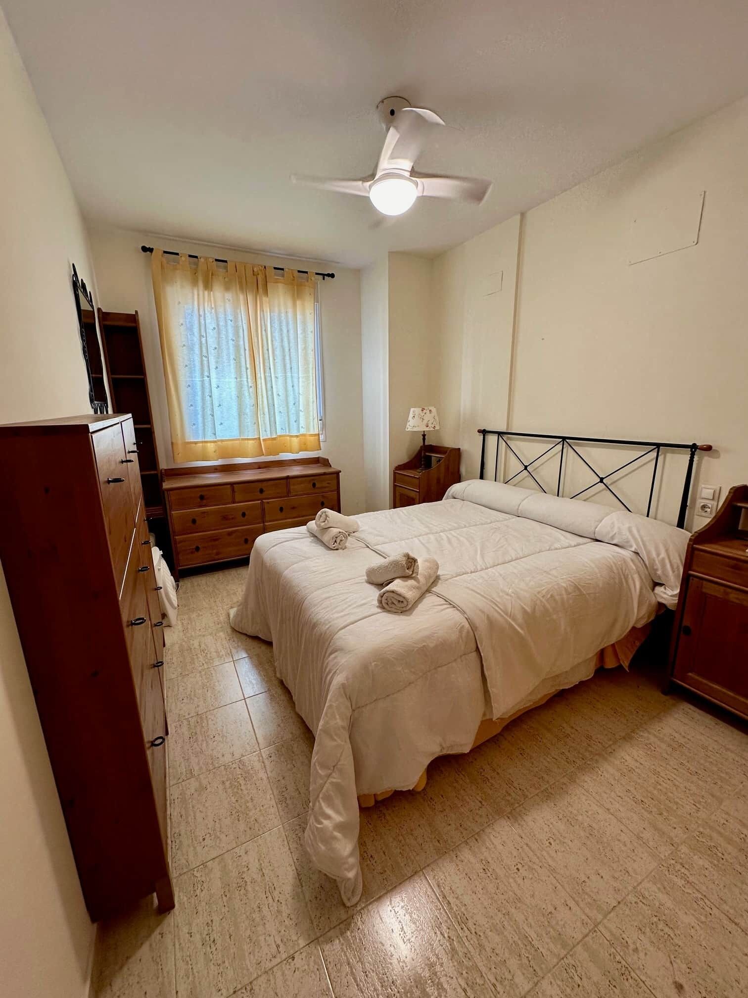 2 Schlafzimmer, Bügeleisen/Bügelbrett