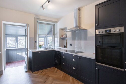 Large Victorian Apartment in Central Crieff. Great space for family and friends 