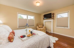 4 habitaciones, tabla de planchar con plancha, wifi y ropa de cama 