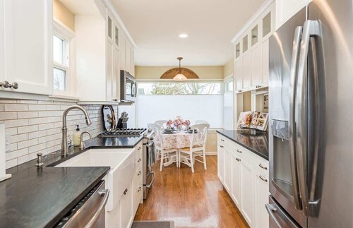 New! Charming Vintage House in the Heart of Sequim