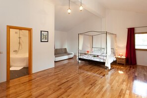 4 bedrooms, free cots/infant beds, bed sheets - Villa Paradiso (Policnik)