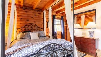 3 bedrooms, desk, iron/ironing board, travel crib