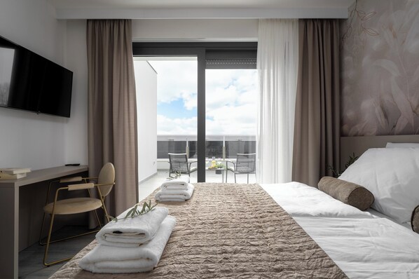 4 عدّة غرف نوم وخدمة الإنترنت