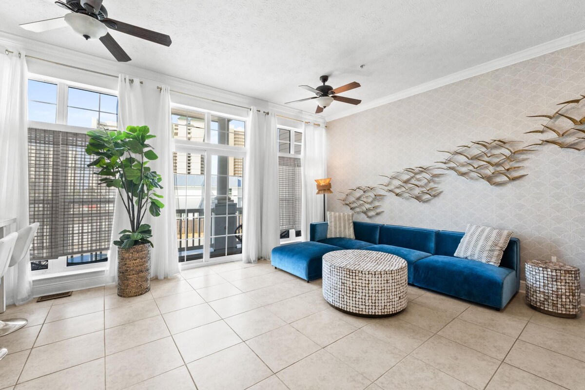 Pet Friendly Beach House, Steps to the Beach, Private Hot Tub, Community Pool