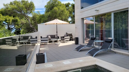 Luxurious apartment in charming fishing village Postira with private Pool.