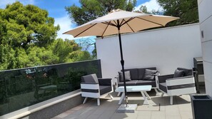Terrace/patio - Luxurious apartment in charming fishing village Postira with private Pool. (Postira)