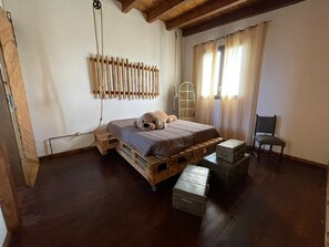 2 عدّة غرف نوم وواي فاي وملاءات أسرّة