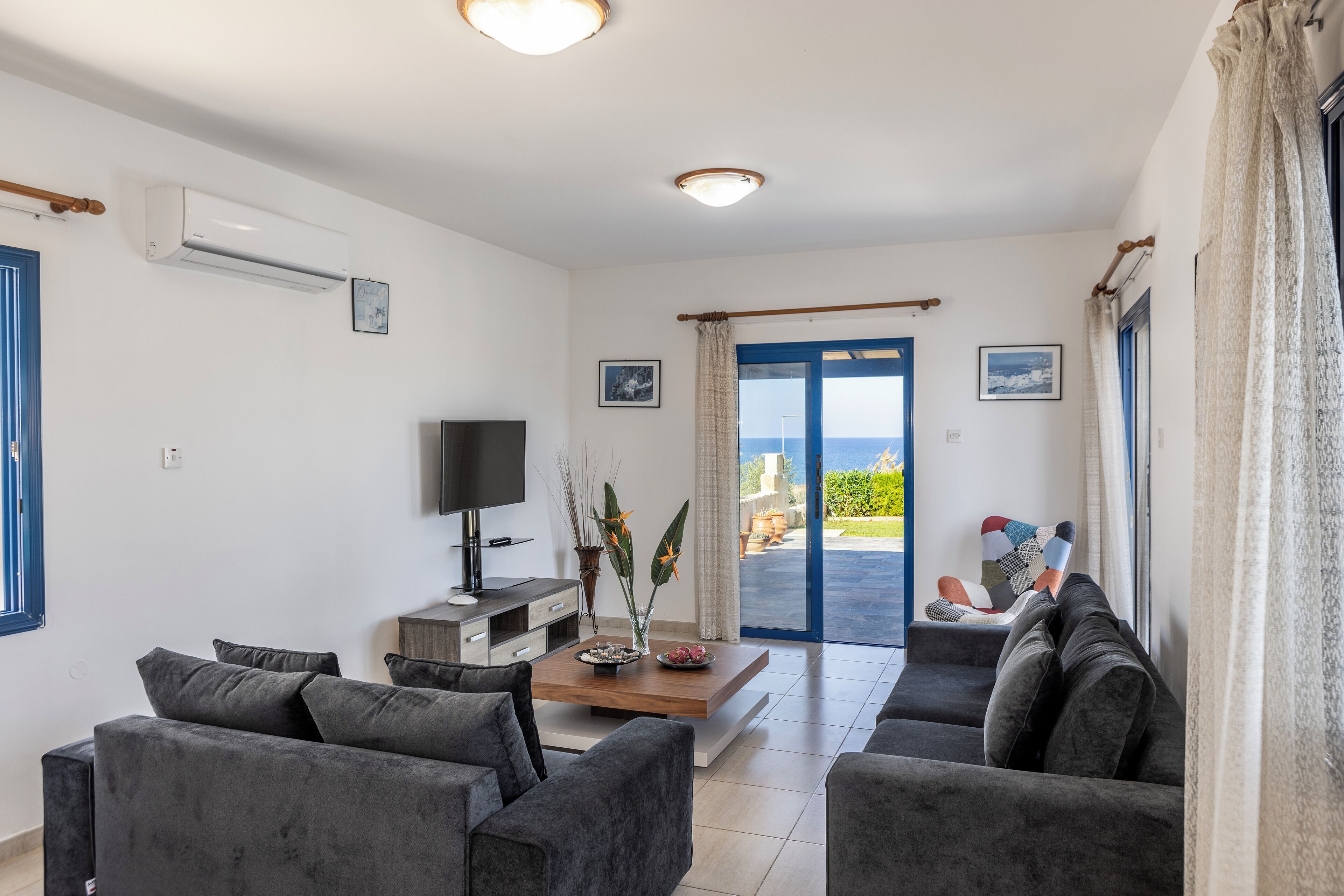 3 Bedroom Villa with Sea View and Private Swimming Pool | Living room