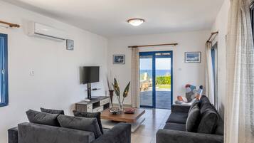 3 Bedroom Villa with Sea View and Private Swimming Pool | Living room