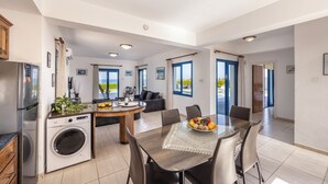 3 Bedroom Villa with Sea View and Private Swimming Pool | 전용 주방