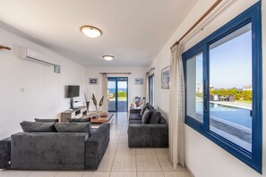 Living room - Diana Seaside Villas (Pomos)