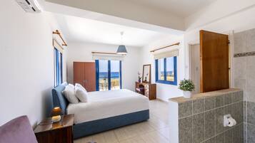3 Bedroom Villa with Sea View and Private Swimming Pool | 4 kamar tidur dan dilengkapi dengan perabotan berbeda-beda