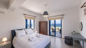 3 Bedroom Villa with Sea View and Private Swimming Pool | Individually furnished, free cribs/infant beds, free WiFi, bed sheets