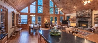 Spruce Patch - Mountain Cabin with Stunning Views and a Hot Tub!
