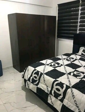 1 Schlafzimmer, Schreibtisch, Bügeleisen/Bügelbrett, WLAN