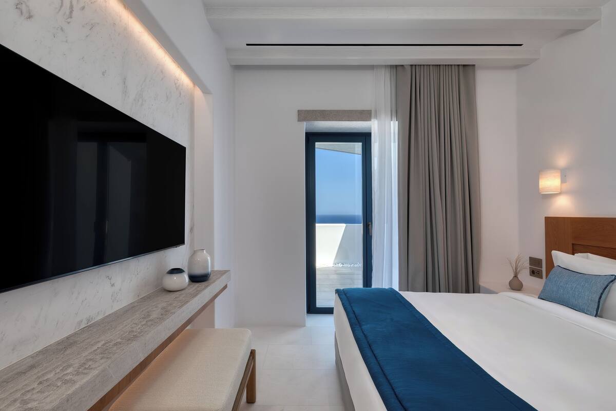 Frette Italian sheets, premium bedding, down duvets, Tempur-Pedic beds