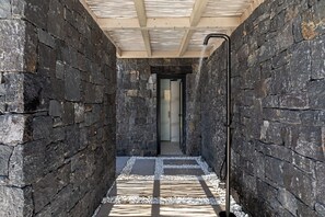 Terrace/patio - Sandblu Santorini, LXR Hotels & Resorts (Santorini)