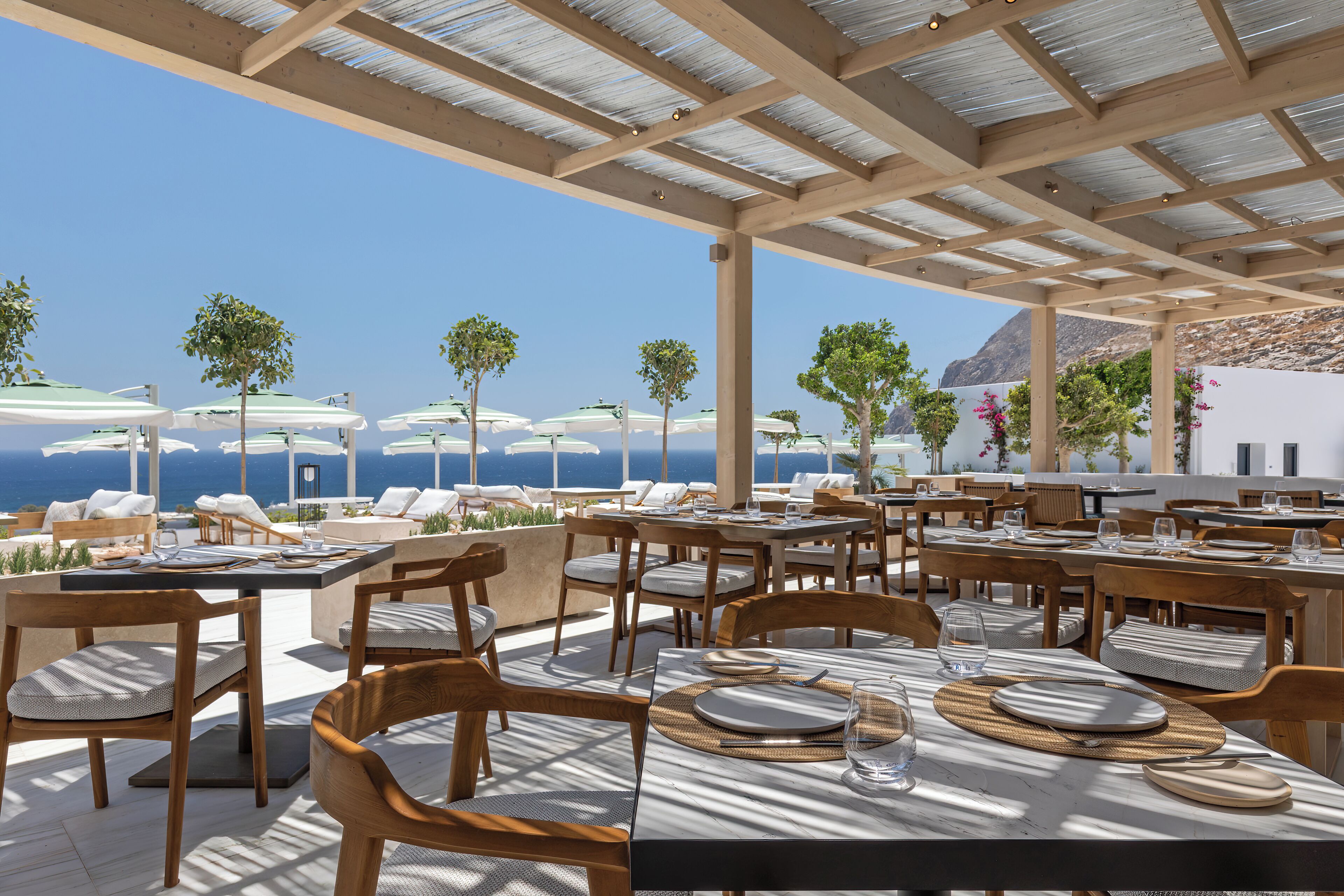 2 restaurants; breakfast, lunch, dinner, and brunch served