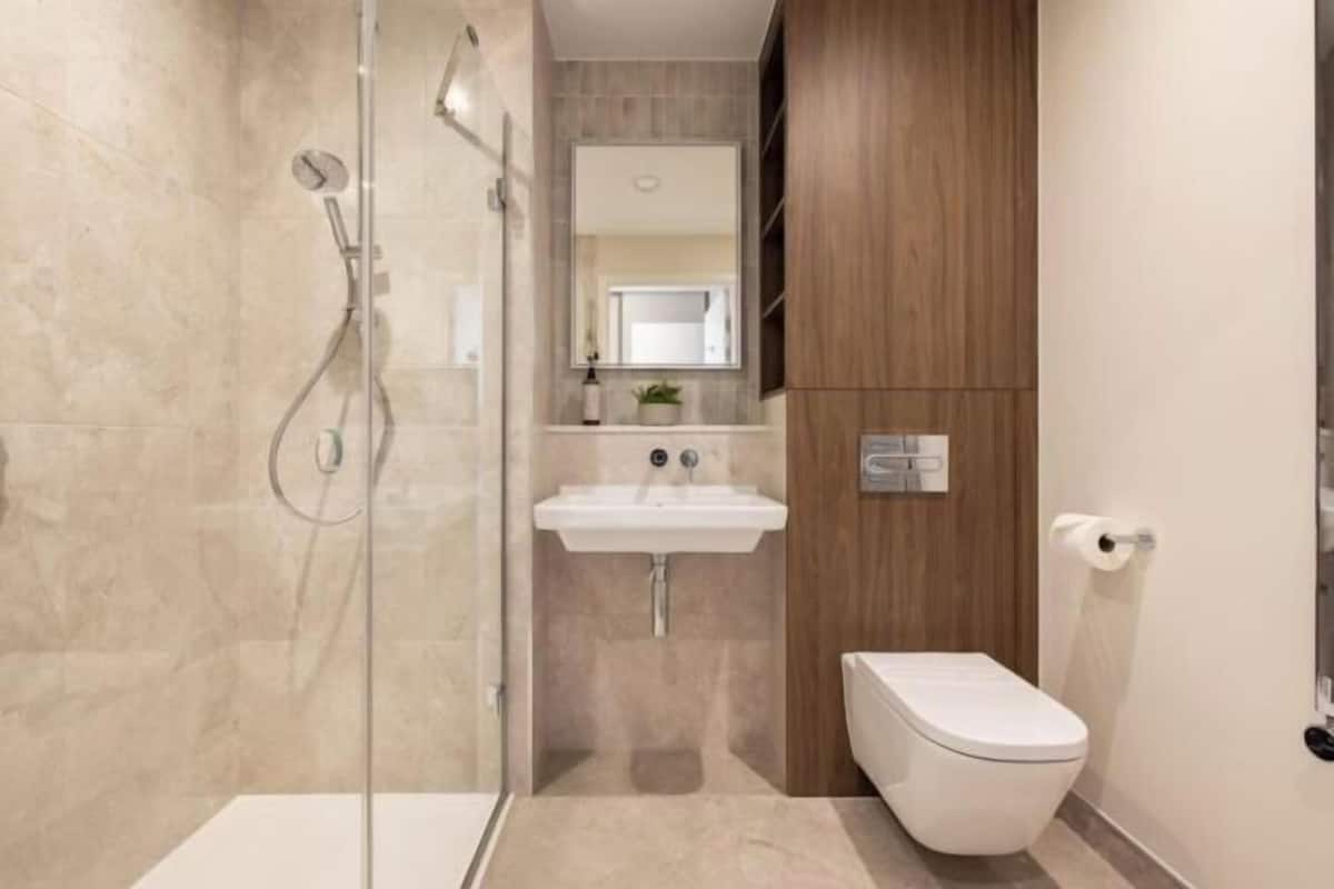 Bathroom | Hair dryer, towels, soap, shampoo