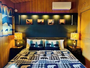 2 間睡房、房內夾萬、書桌、熨斗/熨衫板