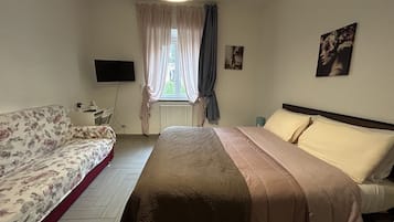 2 bedrooms, iron/ironing board, travel crib, free WiFi