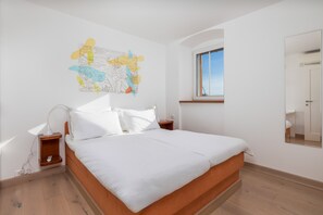 2 bedrooms, in-room safe, WiFi, bed sheets