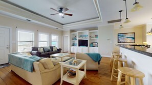 TV - Crystal Beach Haus: 3  BR, 2  BA House in Crystal Beach, Sleeps 12 (Crystal Beach)