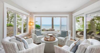 Juniper Presents: Magnificent Lakefront Vacay Home on the Beach