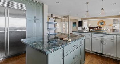 Juniper Presents: A Magnificent Lakefront Vacay Home w/ Private Beach