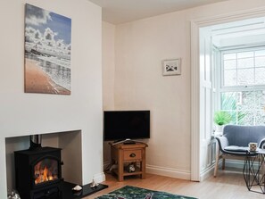 TV - 3 bedroom accommodation in Bude (Bude)