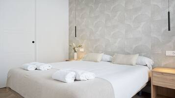 4 bedrooms, iron/ironing board, free WiFi, bed sheets