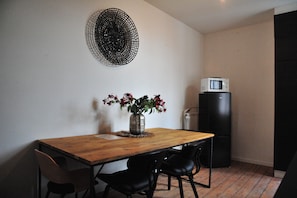Familie appartement, uitzicht op de binnenplaats | Woonruimte | Smart-tv, Netflix en streamingdiensten