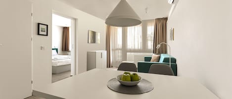 Deluxe-Apartment, Balkon | Wohnbereich