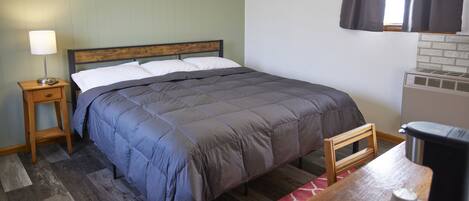 1 bedroom, bed sheets