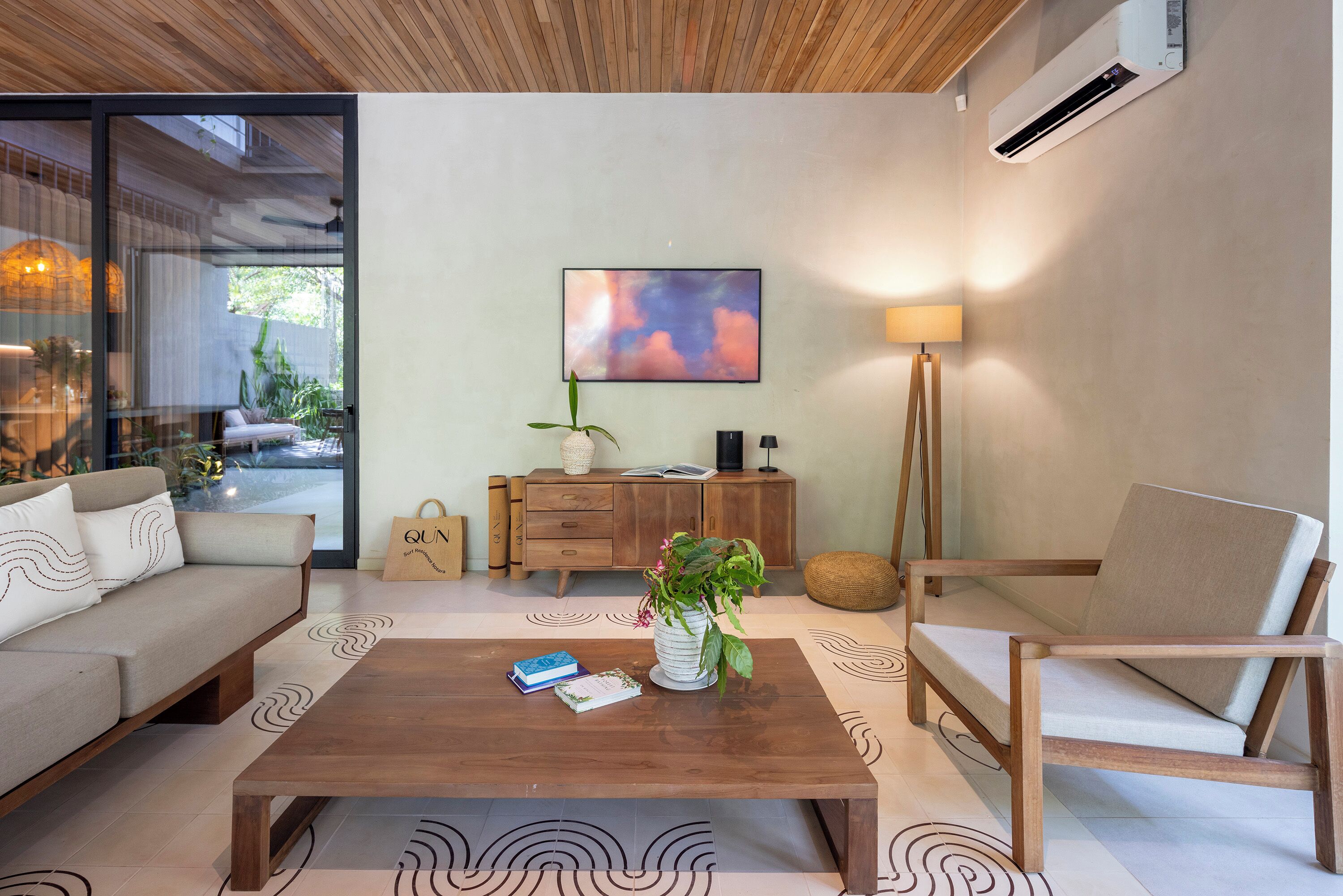 Smart TV, libros, servicios de streaming, estéreo