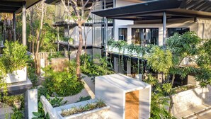 Luksus-loftsrom, 1 soverom, balkong, hageutsikt | Terrasse/patio