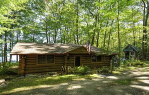 Exterior - Beautiful open-concept log home in quiet setting on Thompson Lake. (Otisfield)