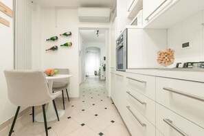 1 室のベッドルーム、WiFi