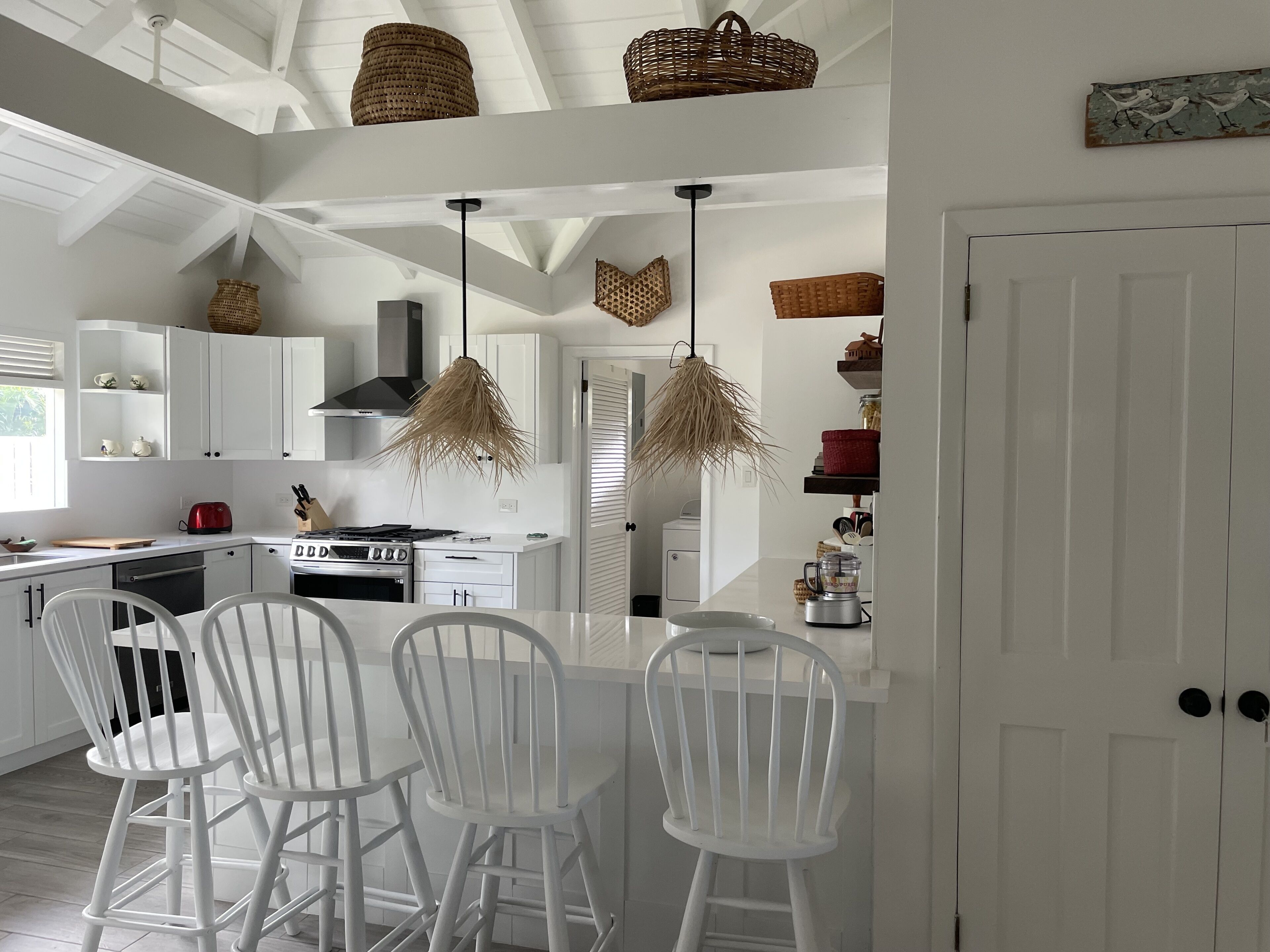 冷蔵庫、電子レンジ、オーブン、コンロ