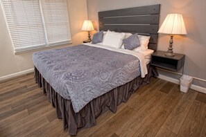 Classic Room, 1 King Bed - Prairie Voyager  (Prairie Du Chien)