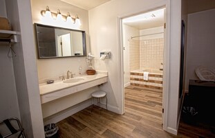 Ducha, toallas, jabón, shampoo