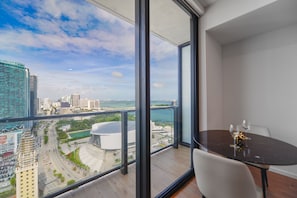 Appartement, balkon, uitzicht op stad | Balkon