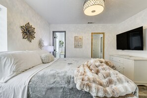 4 bedrooms, desk, iron/ironing board, WiFi