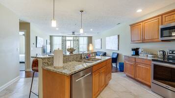 Fridge, microwave, stovetop, dishwasher