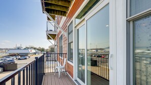 Property grounds - Downtown St Joseph Condo w/ Balcony & Harbor View (St Joseph)