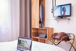 Free WiFi, bed sheets