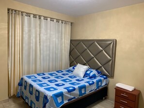 3 chambres, fer et planche à repasser, Wi-Fi gratuit, draps fournis