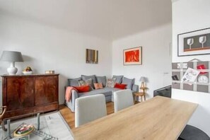 Interior - To complete (Paris)