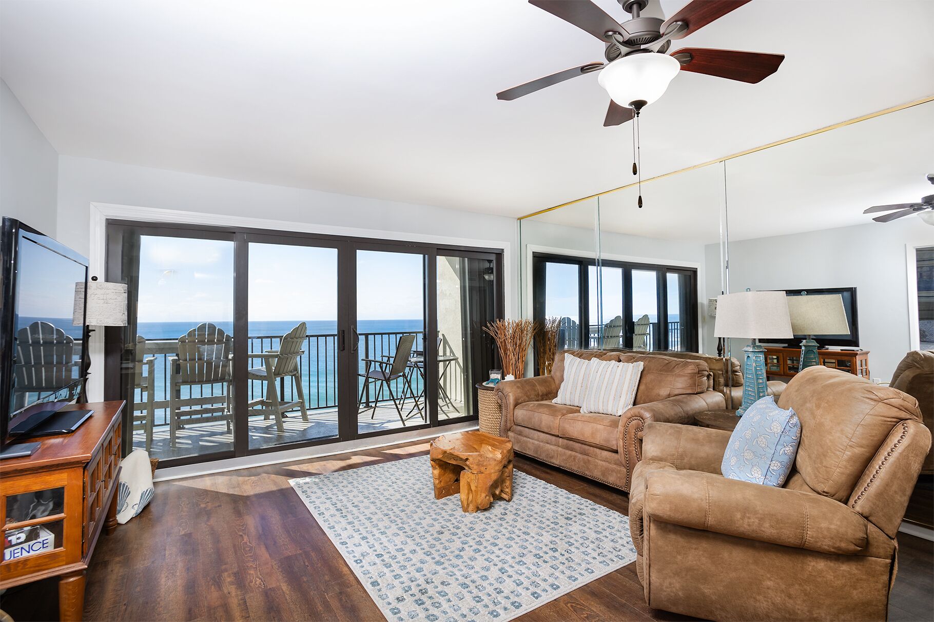 Una Smart TV, un reproductor de DVD