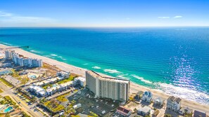 On the beach - Coastal Comfort at Commodore~PCB ~13th Floor~Free Beach Chairs (Panama City Beach)